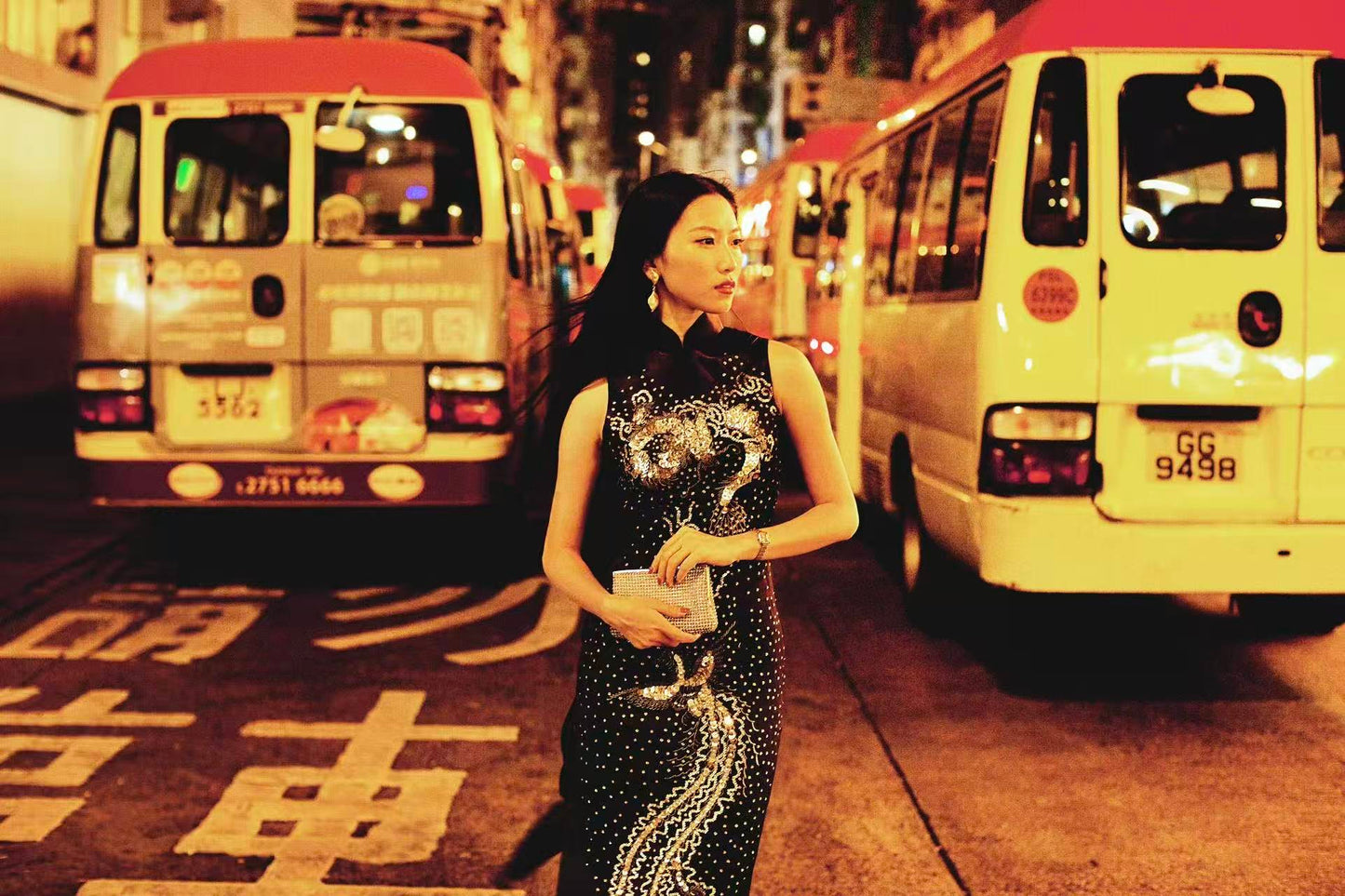 60年代 - 夜霓虹·黑缎银珠潮绣龙凤呈祥古董旗袍 | 1960s - Neon Night: Vintage Cheongsam in Black Satin with Silver Pearl Chao Embroidery of the Dragon & Phoenix