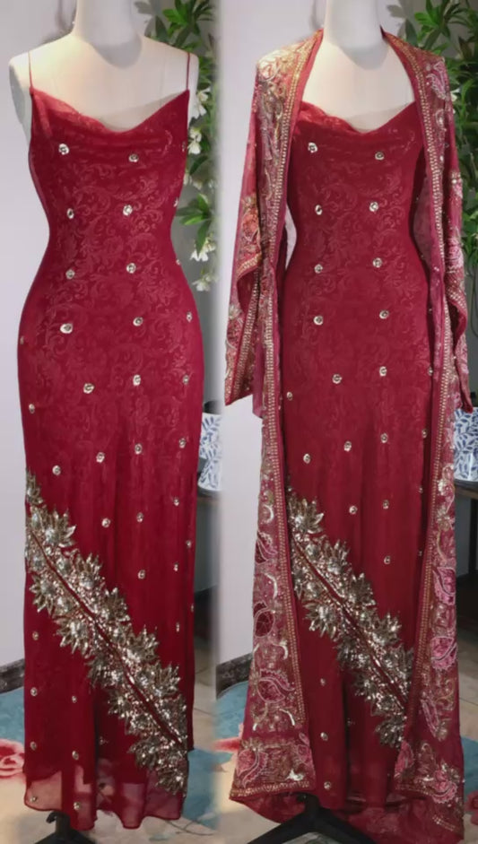 【绯红与流金：被时光淬炼的复古神话】| Crimson and Flowing Gold: A Mythos Refined by Time — An Archival Analysis of a 1930s-Inspired Custom Silk Bias-Cut Ensemble