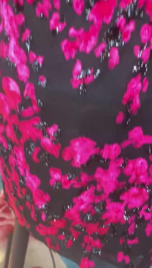 60年代 - 墨底灼红，丝绒上的六十年代东方传奇 | 1960s - Crimson on Ink: An Oriental Legend Woven in 1960s Velvet