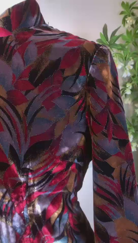 60年代- 丝绒手绘闪片旗袍：六十年代香港时装的鎏金记忆 | 1960s - Velvet Qipao with Hand-Painted Sequins: A Gilded Memory of 1960s Hong Kong Fashion