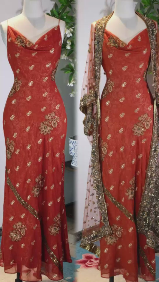 【琥珀流金：被时光封存的旧梦绮歌】| Amber Liquid Gold: A Sealed Symphony of the Gilded Era — An Archival Analysis of a 1930s-Inspired Custom Silk Bias-Cut Ensemble